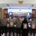 Bersinergi dan Berperan Aktif dalam Pemberitaan Kepolisian, Insan Media Terima Penghargaan dari Kapolda Sumbar