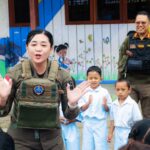 Hadirkan Senyuman di TK Negeri Pembina Oksibil, Satgas Ops Damai Cartenz-2025 Bangkitkan Semangat Anak-Anak Papua