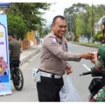 Gelar Jum’at Berkah Satlantas Polres Pasaman Bagikan Ratusan Nasi Bungkus