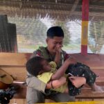 Kedekatan Bripda Wahyu dengan Anak Pegunungan Bintang, Wujud Humanisme Satgas Ops Damai Cartenz-2025