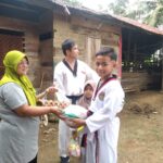 Ratusan Paket Takjil Dibagikan Oleh Atlet Taekwondo Binaan Aiptu Satria Dharma, Personil Polda Sumbar