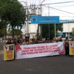 Lintas Ormas di Kota Padang Turun Kejalan Bagikan Takjil, Laskar Merah Putih Ikut Serta