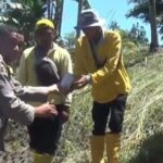 JUM’AT BERKAH, Aipda Dian Berbagi Nasi Bungkus Untuk Petugas Kebersihan di Padang