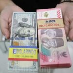 Rupiah melemah ke level Rp17.006 per dolar AS di pasar NDF seiring dengan memanasnya perang dagang imbas kebijakan tarif Trump