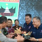 Solidaritas Terjalin Indah: Kapolda Sumbar Berikan Surprise Kue Ulang Tahun kepada KSPSI di May Day Fiesta