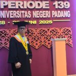 Doktor dari Ranah Pesisir: Perjuangan Tanpa Lelah Seorang Guru Hingga Puncak Akademik