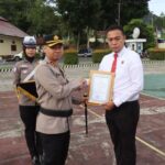 Kapolres Solok Selatan Beri Penghargaan kepada Personel Berprestasi