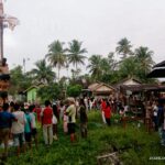 PEMUDA PASAR BARU KEMBALI MERIAHKAN HUT RI KE-80 DENGAN LOMBA PANJAT PINANG