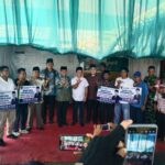 Osman Ayub Serahkan Dana Pokir ke Warga Gates, Ketua LPM Titipkan Anak Muda Berprestasi ke NasDem