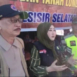 Lisda Hendrajoni Bergerak di Tengah Genangan: Sehari Bersama Bupati Menembus Daerah Bencana di Pesisir Selatan