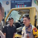 KAPOLDA SUMBAR PERCAYAKAN WAKAPOLDA PIMPIN PENERIMAAN MOBIL PENDINGIN JENAZAH DARI PEMPROV