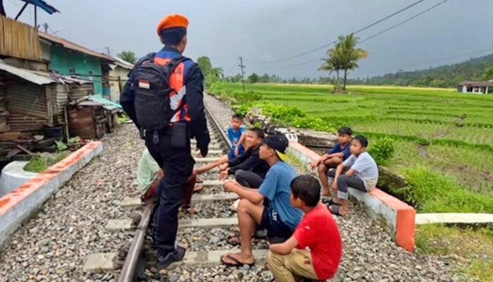 KAI Divre II Sumbar Sampaikan Duka Cita dan Ingatkan Kembali Bahaya Beraktivitas di Sekitar Jalur Kereta Api