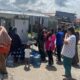 Sertu Susgiardi Emri Babinsa Koramil 03/Padang Selatan Kodim 0312/Padang Pastikan Giat Distribusi Air Bersih Berjalan Lancar