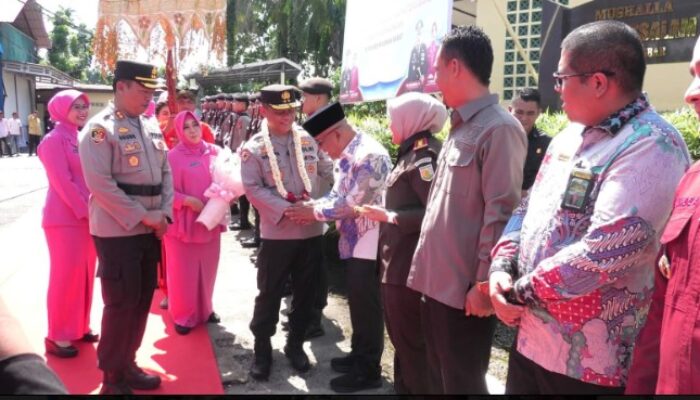 Bupati Pasaman Barat dan Kapolres pasaman Barat menyambut kunjungan kerja Kapolres di Sumatra barat