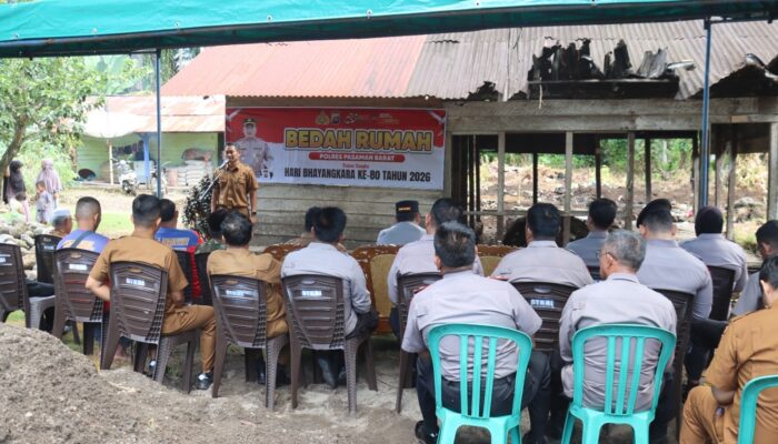 Kapolres Pasaman Barat Menggelar Kegiatan Peletakan Batu Pertama Bedah Rumah di Kecamatan Kinali