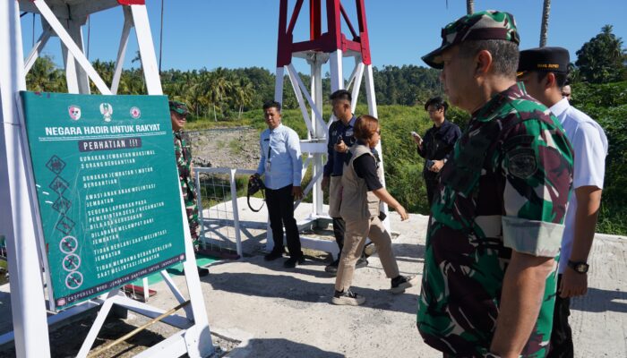 TINJAU JEMBATAN BATANG MANGOI, PANGDAM XX/TIB: AKSES LANCAR, PRODUKTIVITAS MASYARAKAT MENINGKAT